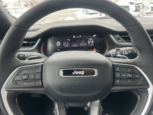 New 2025 Jeep Grand Cherokee L Limited w/ Black Appearance Package image 18