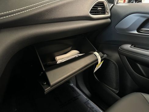 New 2026 Chrysler Pacifica Select image 34