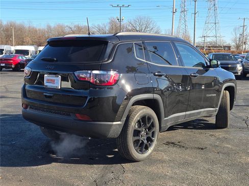 Used 2026 Jeep Compass Latitude image 11