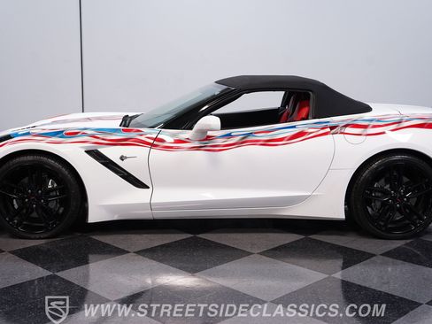 Used 2018 Chevrolet Corvette Stingray Convertible w/ 1LT RWD image 2