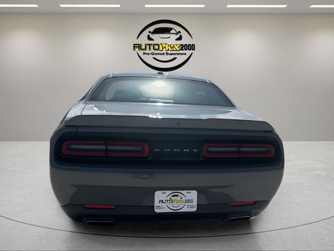 Used 2018 Dodge Challenger SXT RWD image 6