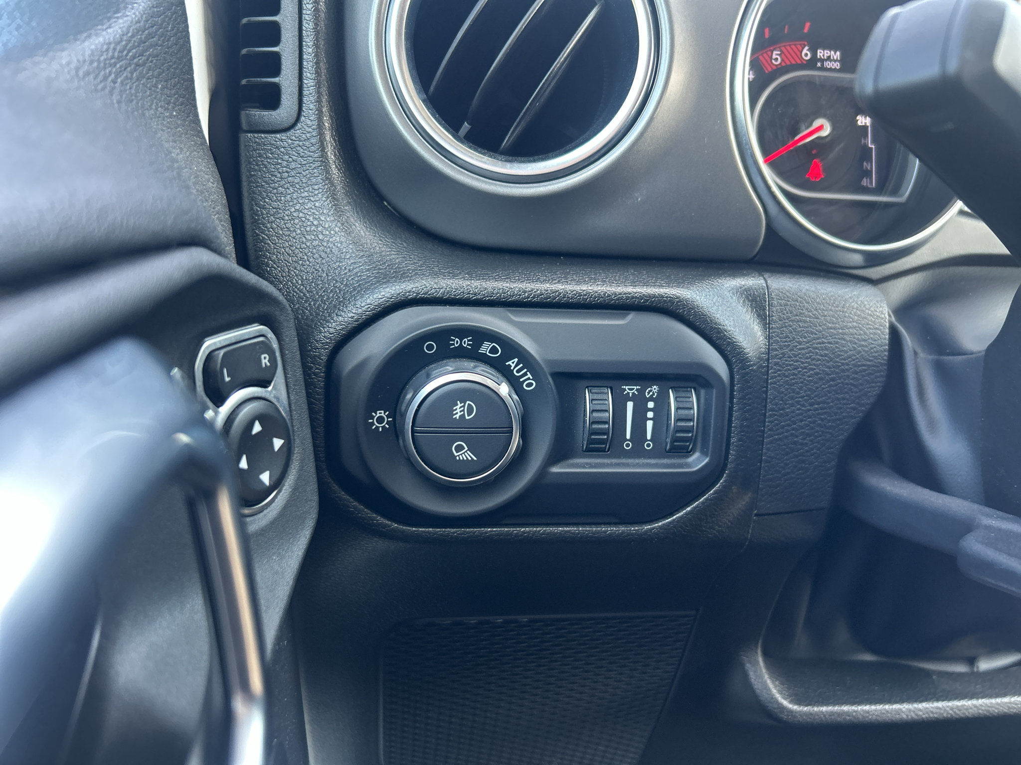 Used 2022 Jeep Gladiator Rubicon w/ LED Lighting Group AWD/4WD image 19