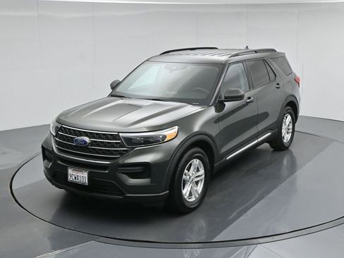 Certified 2022 Ford Explorer XLT image 42