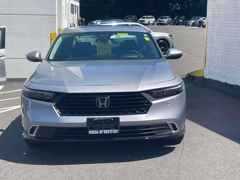 Used 2023 Honda Accord Touring image 2