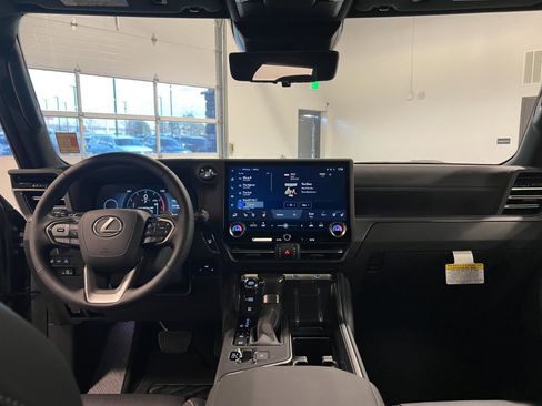 Used 2026 Lexus GX 550 w/ Cold Area Package image 33