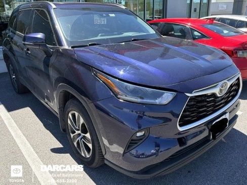 Used 2021 Toyota Highlander XLE AWD/4WD image 1