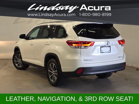 Used 2019 Toyota Highlander XLE AWD/4WD image 4