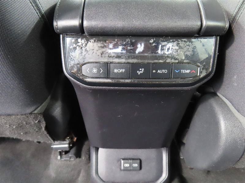 Used 2022 Toyota Highlander L FWD image 28