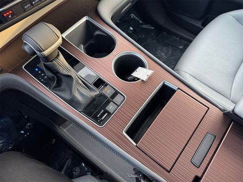 Used 2024 Toyota Sienna XLE image 23