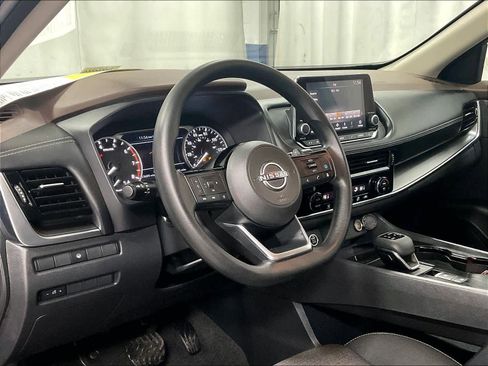 Used 2022 Nissan Rogue SV image 8