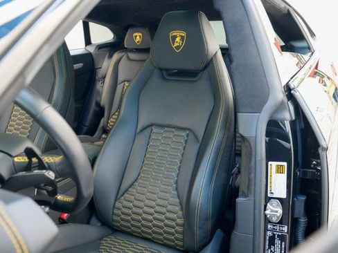 Used 2022 Lamborghini Urus image 51