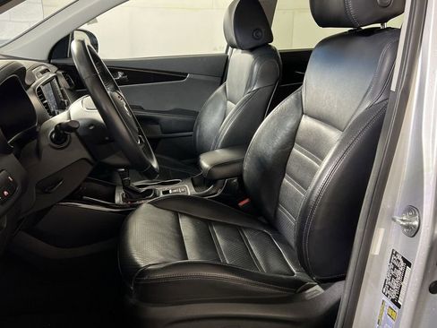 Used 2019 Kia Sorento EX image 11
