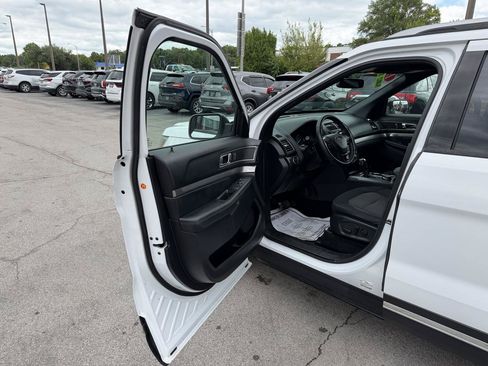 Used 2019 Ford Explorer XLT w/ Equipment Group 201A AWD/4WD image 13
