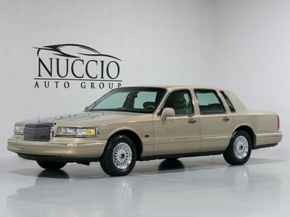 Used 1996 Lincoln Town Car Signature