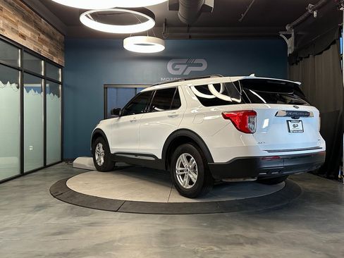 Used 2020 Ford Explorer XLT image 5