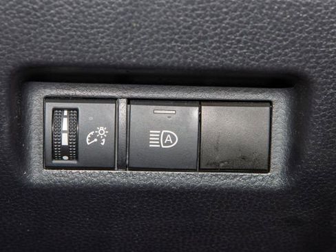 Used 2022 Toyota RAV4 LE AWD/4WD image 28