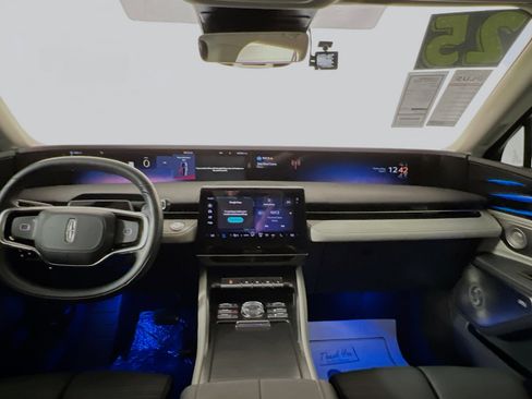 Used 2025 Lincoln Nautilus Reserve image 30
