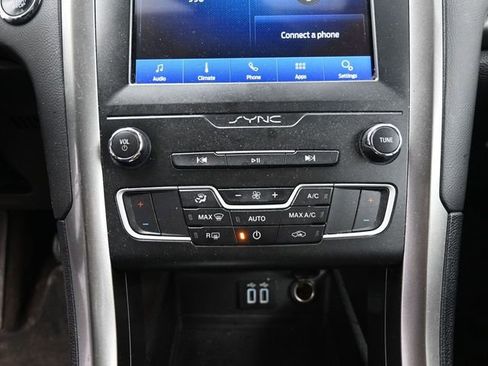 Used 2020 Ford Fusion SE image 25