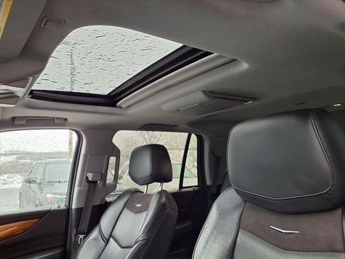 Used 2015 Cadillac Escalade Luxury image 14