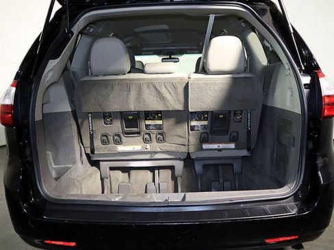 Used 2015 Toyota Sienna XLE image 27