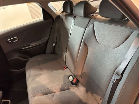 Used 2025 Kia K4 LXS image 38