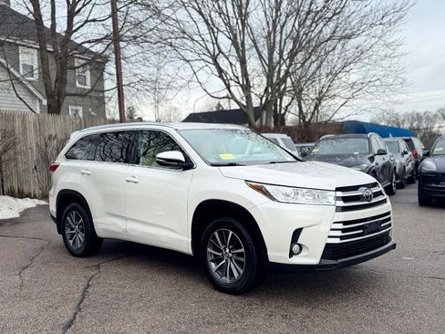 Used 2017 Toyota Highlander XLE image 8