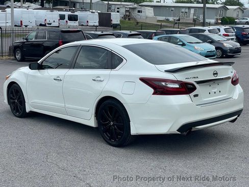 Used 2017 Nissan Altima 2.5 SR w/ Midnight Edition Package FWD image 5
