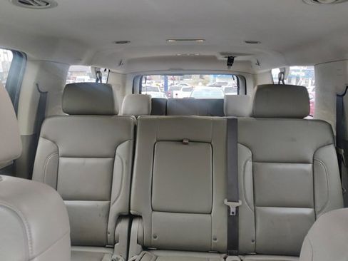 Used 2018 Chevrolet Suburban LT image 9