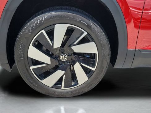 Used 2024 Volkswagen Atlas Cross Sport SE FWD image 24