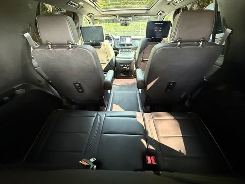 Used 2023 Chevrolet Tahoe Premier w/ Advanced Technology Package AWD/4WD image 33