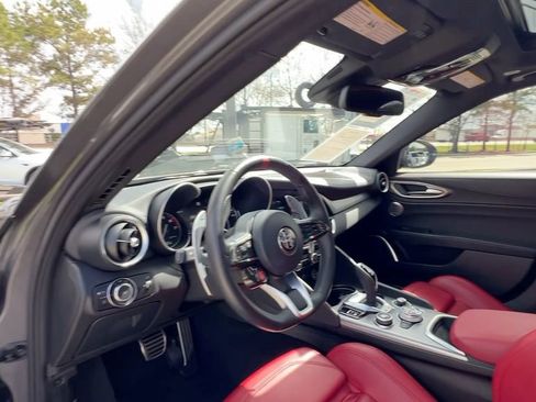 Used 2023 Alfa Romeo Giulia Veloce image 38