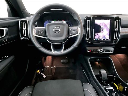 Certified 2025 Volvo XC40 B5 Plus image 8