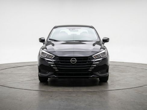 Used 2025 Nissan Versa SV FWD image 2
