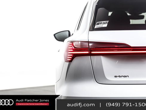 Used 2022 Audi e-tron Premium w/ Convenience Plus Package image 15