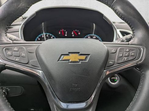 Used 2018 Chevrolet Equinox LT FWD image 14