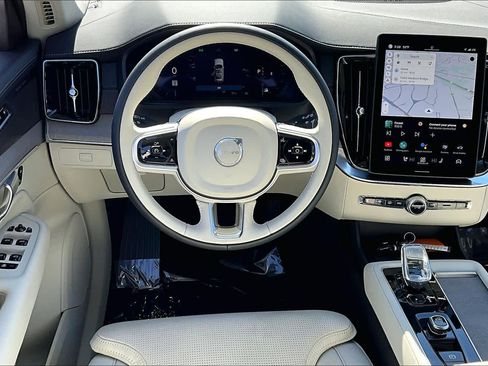 Used 2025 Volvo XC90 B6 Ultra w/ Protection Package image 6