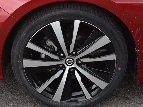 Used 2020 Nissan Altima 2.5 Platinum FWD image 11