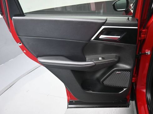 Used 2025 Mitsubishi Outlander AWD image 32