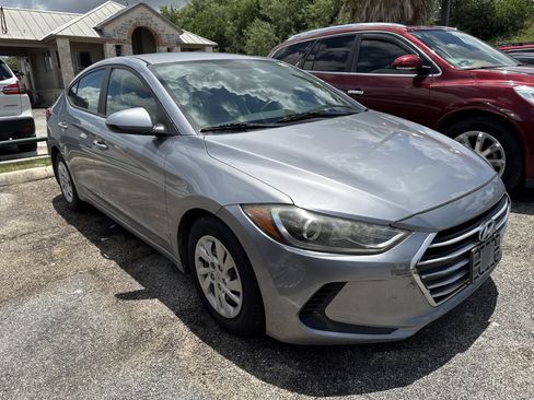 Used 2017 Hyundai Elantra SE FWD image 3