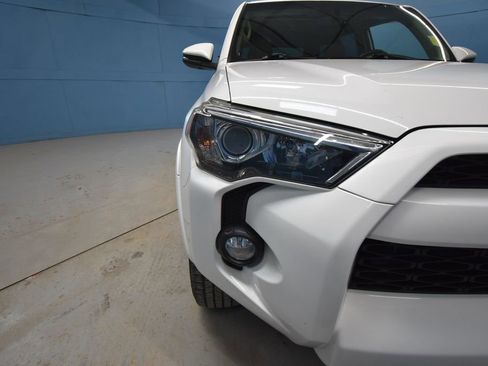 Used 2018 Toyota 4Runner 4WD image 40