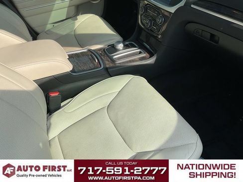 Used 2018 Chrysler 300 Limited RWD image 15