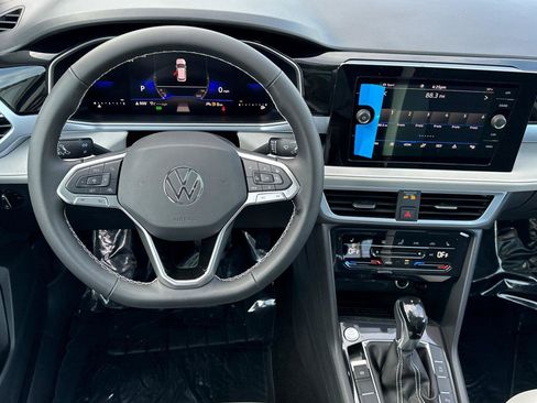 New 2026 Volkswagen Taos SE AWD/4WD image 13