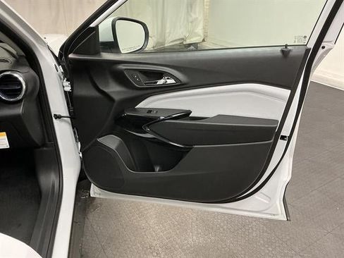 New 2026 Chevrolet Trax LT w/ Sunroof Package FWD image 35