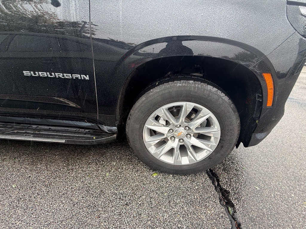 Used 2026 Chevrolet Suburban Premier AWD/4WD image 39
