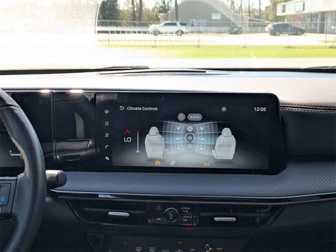 Used 2025 Nissan Kicks SR image 19