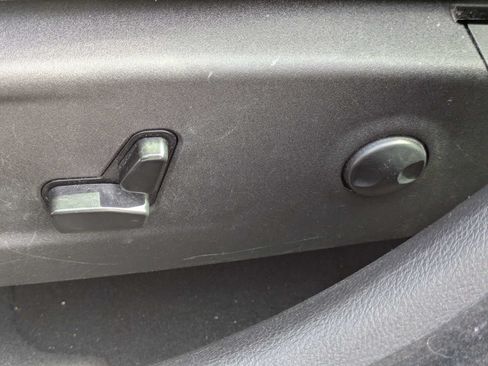 Used 2023 Chrysler 300 S RWD image 11