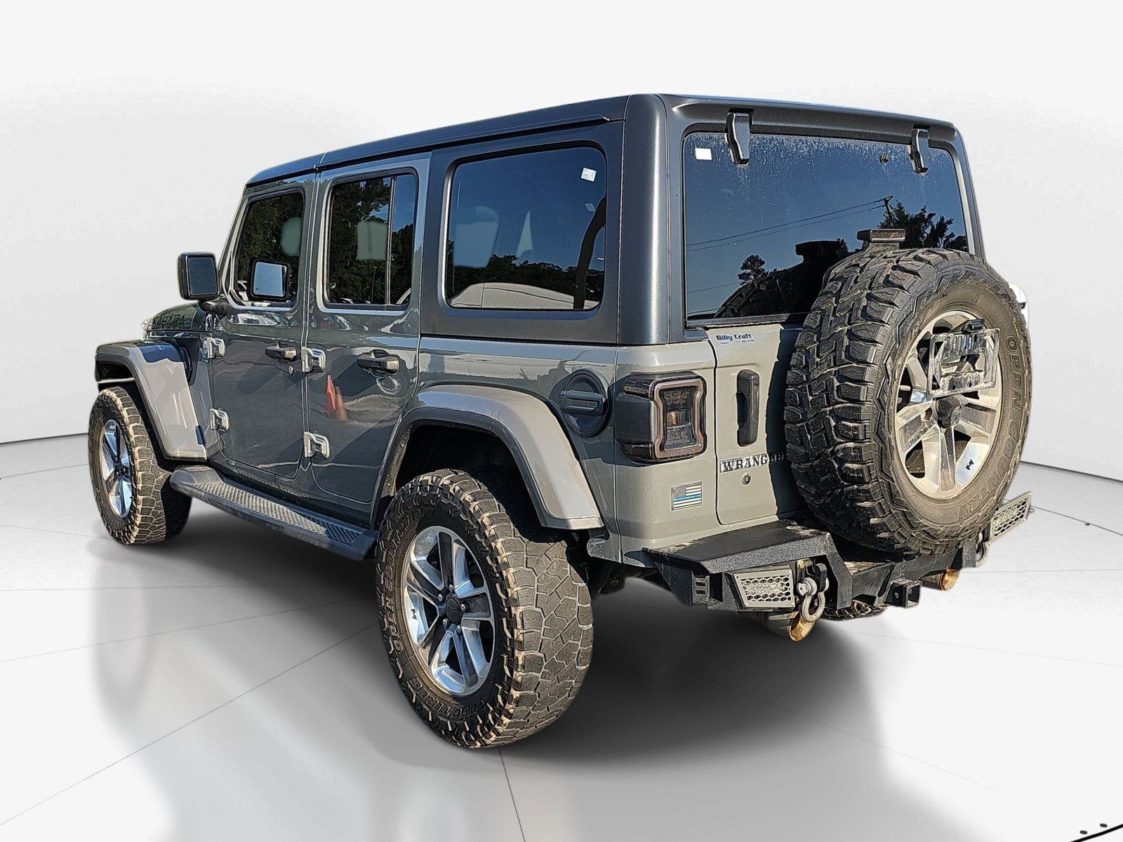 Used 2018 Jeep Wrangler Unlimited Sahara AWD/4WD image 5