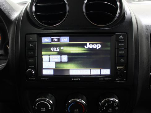 Used 2014 Jeep Patriot Latitude w/ Sun/Sound Group FWD image 12