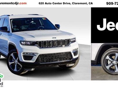 Certified 2023 Jeep Grand Cherokee Limited w/ Trailer Tow Prep Group (B)