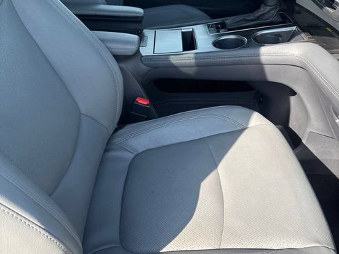 Used 2023 Toyota Sienna Limited FWD image 26